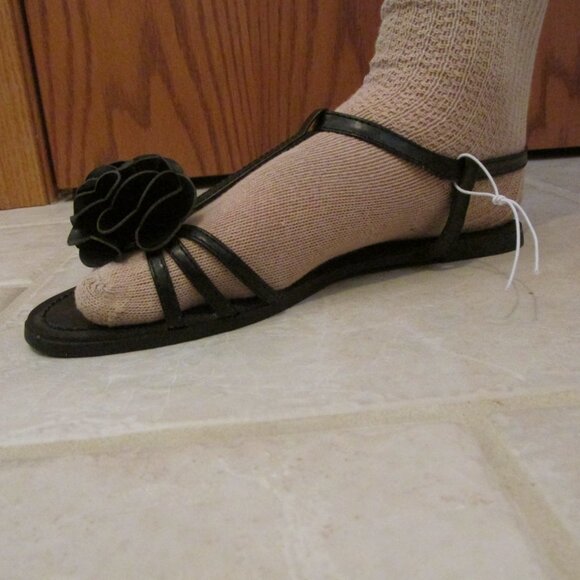 WOMEN'S SIZE 8 BLACK SHOES STRAPPY SANDALS SUMMER FLATS CASUAL OR DRESSY NWOT - Picture 4 of 5